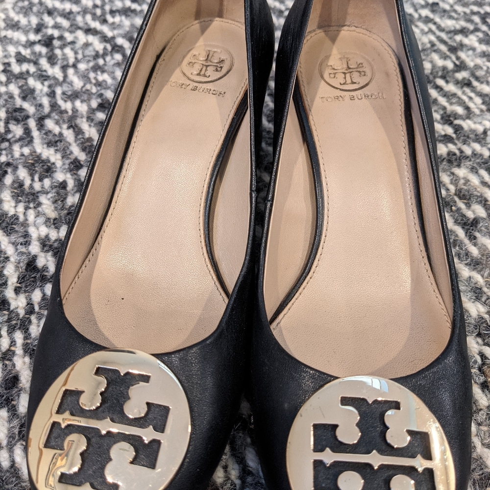 Dress pump